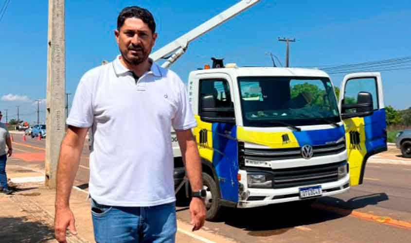 PACELE COMEMORA FIM DA ESCURIDÃO E A CHEGADA DA ILUMINAÇÃO PÚBLICA NA ESTRADA DOS PERIQUITOS