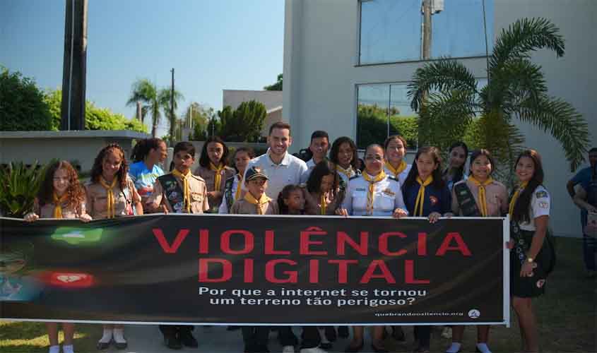 Prefeito Affonso Candido participa da Caminhada “Quebrando o Silêncio” contra a violência e o abuso