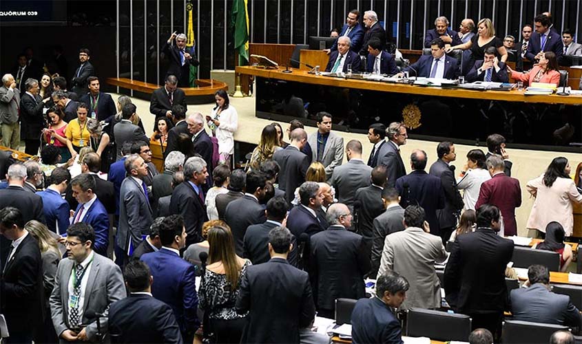 Congresso derruba vetos e restaura 15 crimes de abuso de autoridade