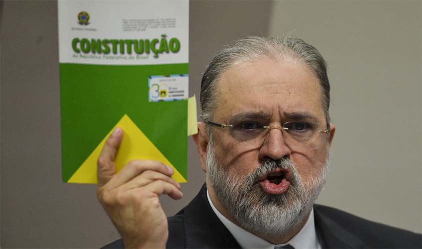 Em sabatina, Aras defende MP independente e separação dos Poderes