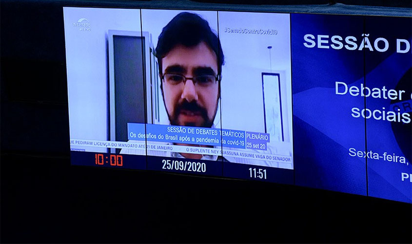 Economistas defendem investimentos públicos e taxação de ricos  