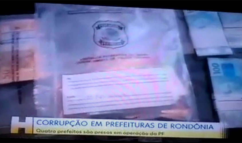 Assista prefeitas Lebrinha e Glaucione recebendo envelopes de dinheiro