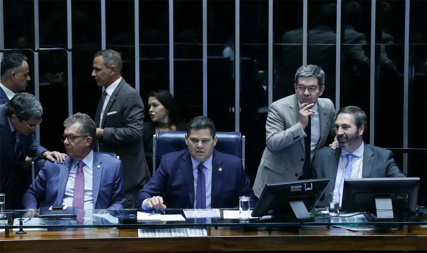 Senado aprova retirada de despesas com tarifaço do teto de gastos