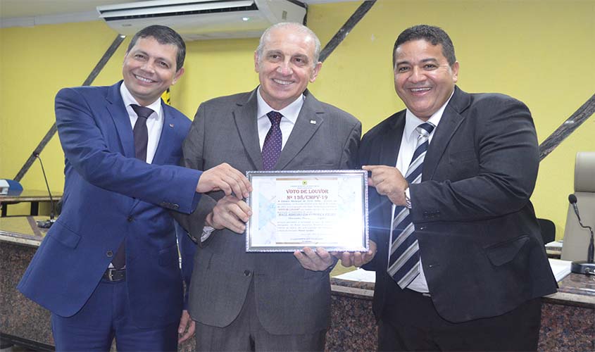 Raul Fonseca é homenageado pelos relevantes serviços em defesa das prerrogativas da advocacia