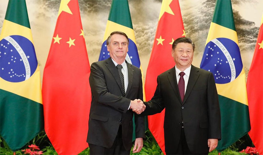 Bolsonaro se encontra com presidente chinês para assinatura de acordos