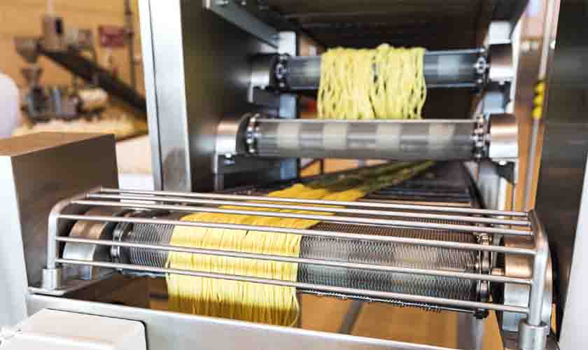 Encerramento de atividades não isenta fábrica de massas de indenizar empregada acidentada