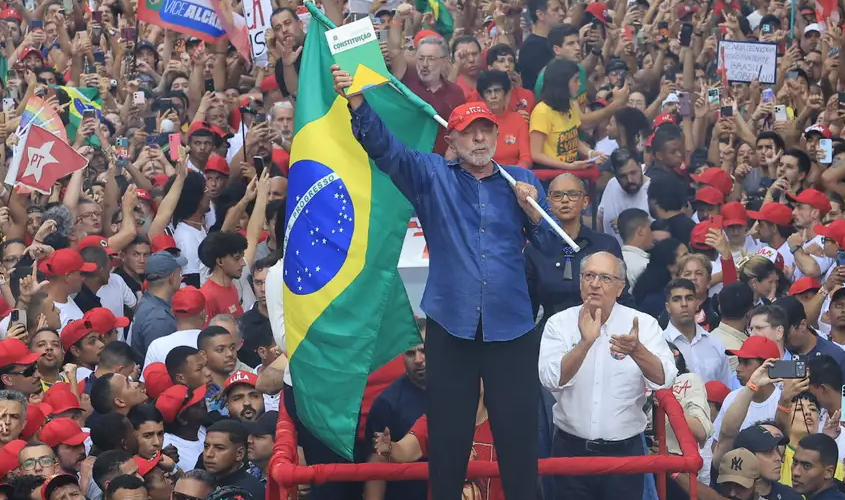 Lula derrota Flávio Bolsonaro e faz história ao conquistar quarto mandato como presidente