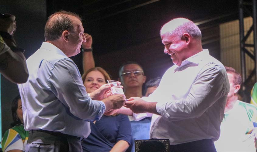 Correios Lança selo comemorativo aos 42 anos