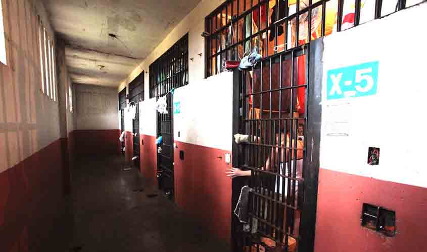 Covid-19: número de pessoas presas infectadas dobrou nos últimos 90 dias 