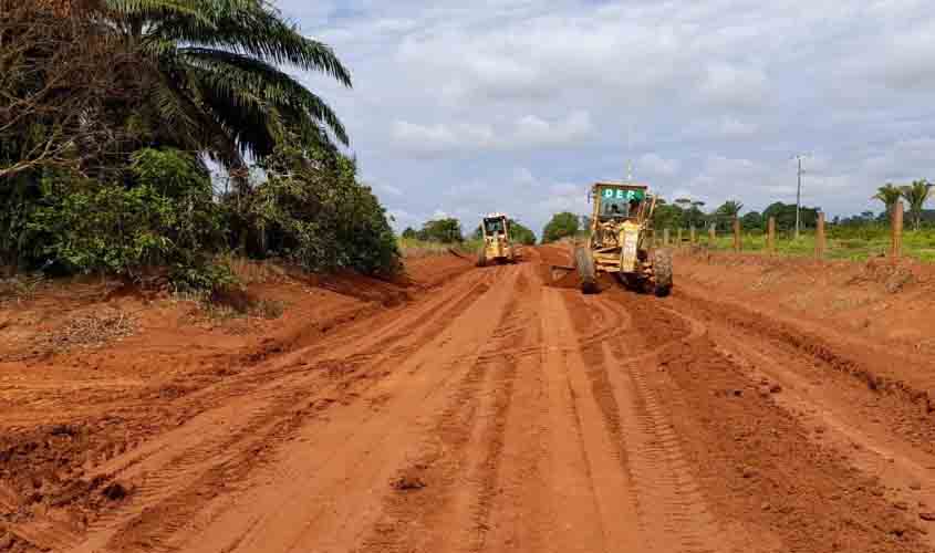 Manutenção do DER na RO-459 garante melhor acesso ao distrito de Bom Futuro