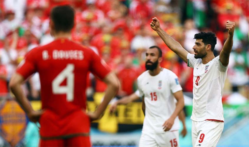 Irã derrota Gales nos minutos finais e sonha com oitavas da Copa