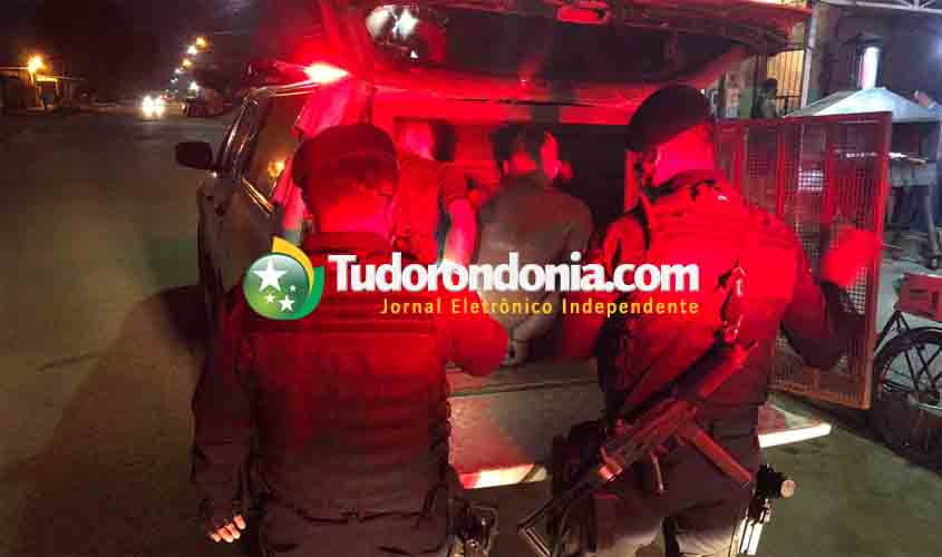 Amigos são presos após agredir duas mulheres e um homem após acidente de trânsito