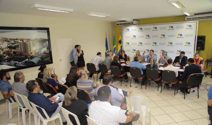 Prefeito reúne secretários para iniciar grande projeto de ação social