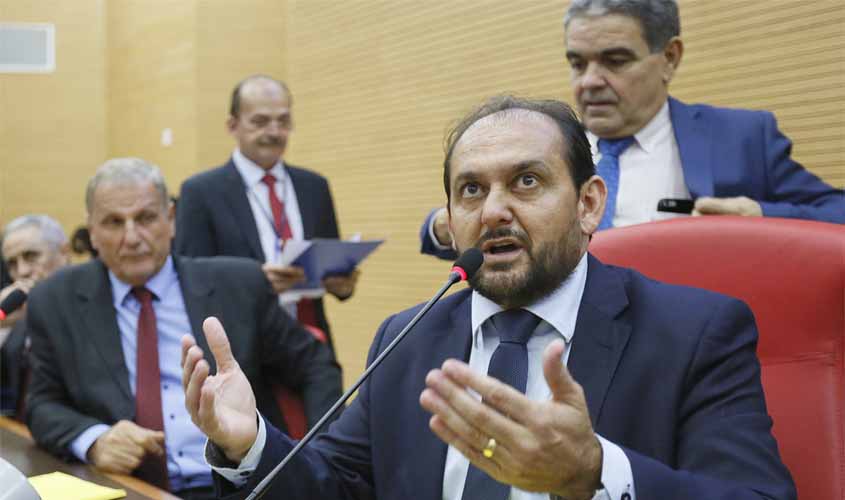 Laerte Gomes cobra posicionamento da Seduc sobre exclusão do 3° ano do Ensino Médio em tempo integral da Escola Jovem Vilela