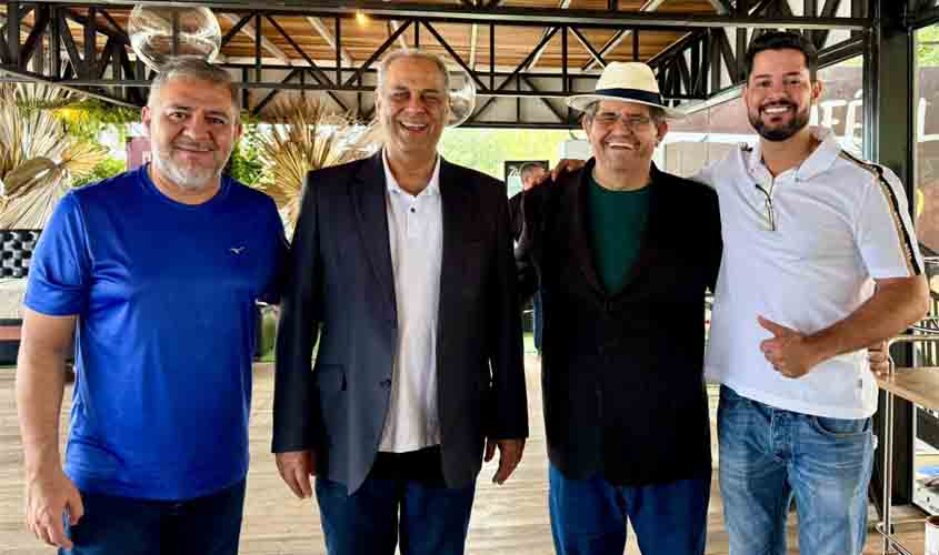 FENACOM celebra entrega de carteiras de identidade funcional em cerimônia no restaurante Pitt Bull