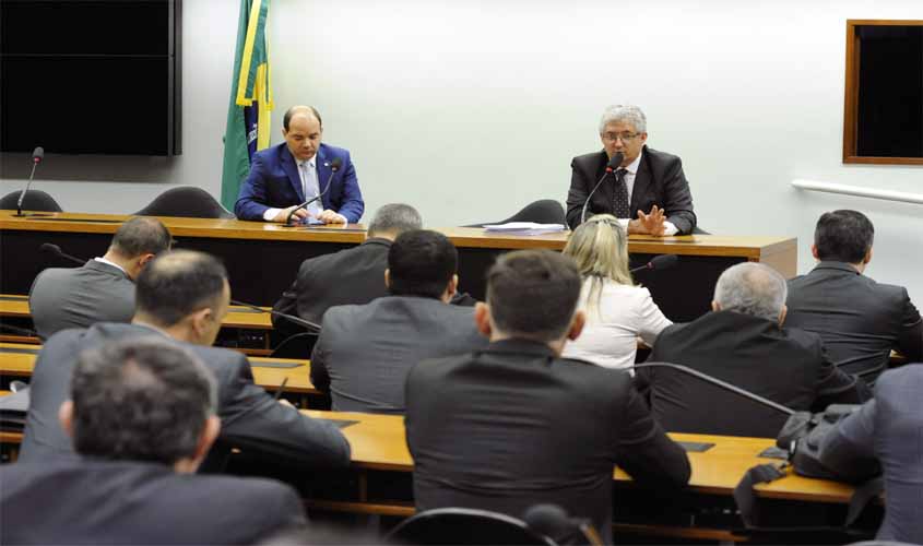 Policiais e bombeiros querem manter regras atuais da aposentadoria