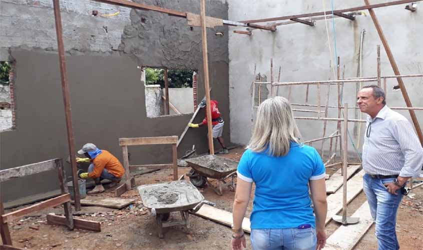 Deputado Lazinho da Fetagro visita obras de reforça e ampliação da APAE de Jaru