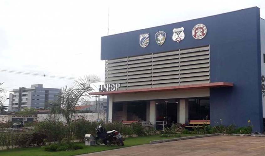 Garota de 24 anos tentando se jogar embaixo de carro mobiliza polícia, Bombeiros e Conselho Tutelar