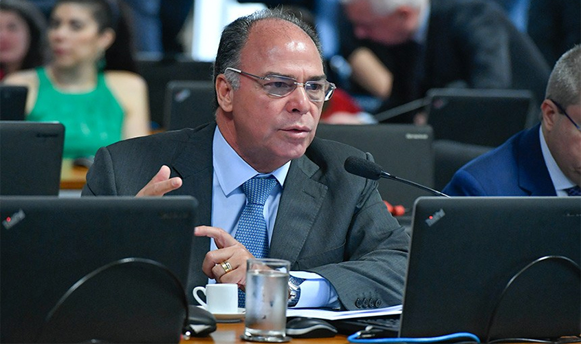 Projeto autoriza retorno ao nome de solteiro após morte de cônjuge  