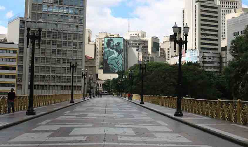 Autoridades contaminadas pelo medo fazem lockdown de araque