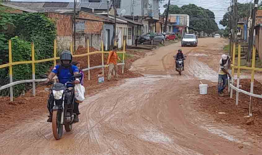 Obras no canal do bairro Tancredo Neves avançam com instalação de bueiros e grades protetoras