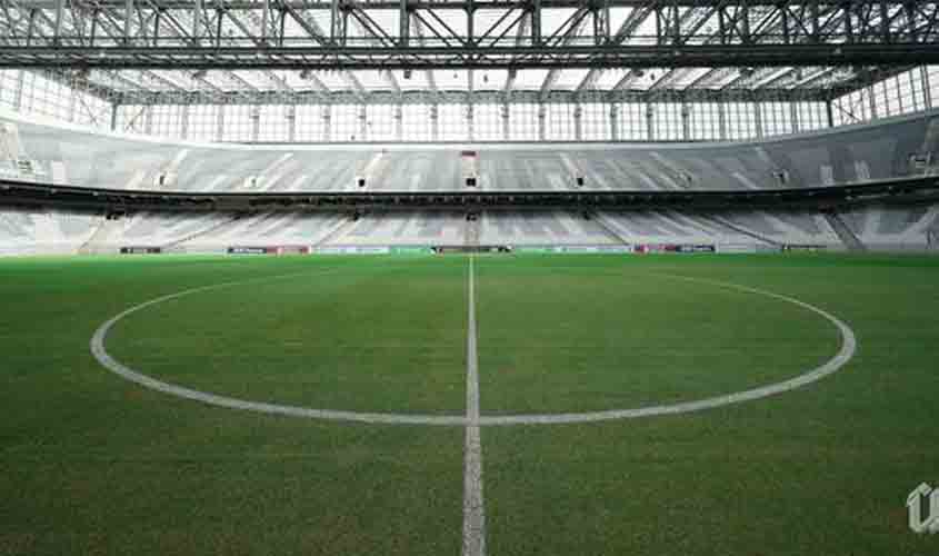 Sintético ou natural: o que está em debate em relação aos tipos de gramado utilizados no futebol?