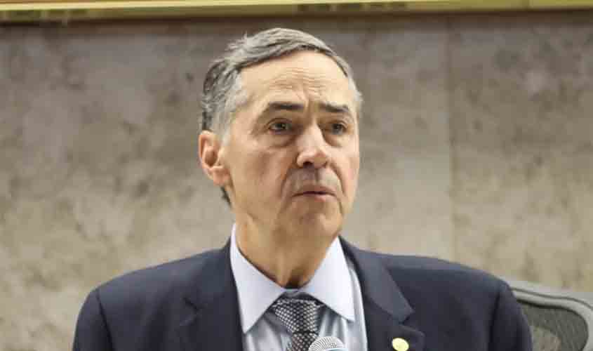 Barroso pede manifestação de Zanin e Dino sobre pedidos de impedimento