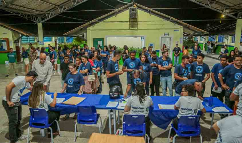 Governo de RO entrega mais 76 kits profissionais a concluintes de cursos do programa Vencer