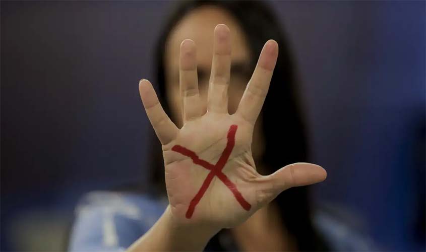 Ligue 180 pode se tornar obrigatório em notícias de violência