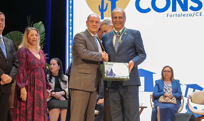 Raduan Miguel Filho recebe homenagem do Consepre