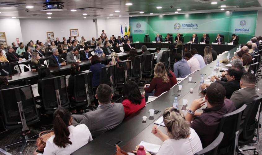Governador Confúcio Moura reúne secretários e divide méritos da melhoria na gestão
