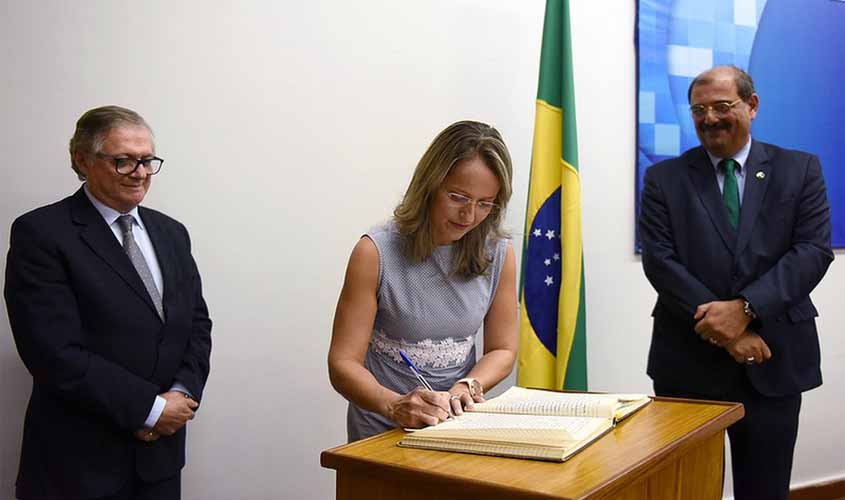 Secretária de Educação Básica do MEC pede demissão