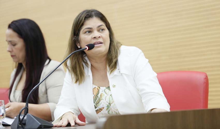 Cássia Muleta cobra manutenções em vias de Rondônia