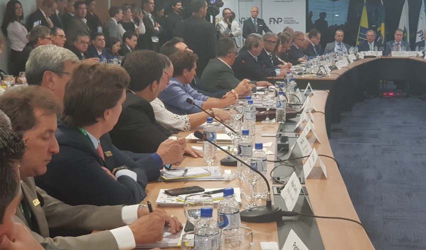 Hildon Chaves pede mais benefícios na reforma da previdência para os municípios