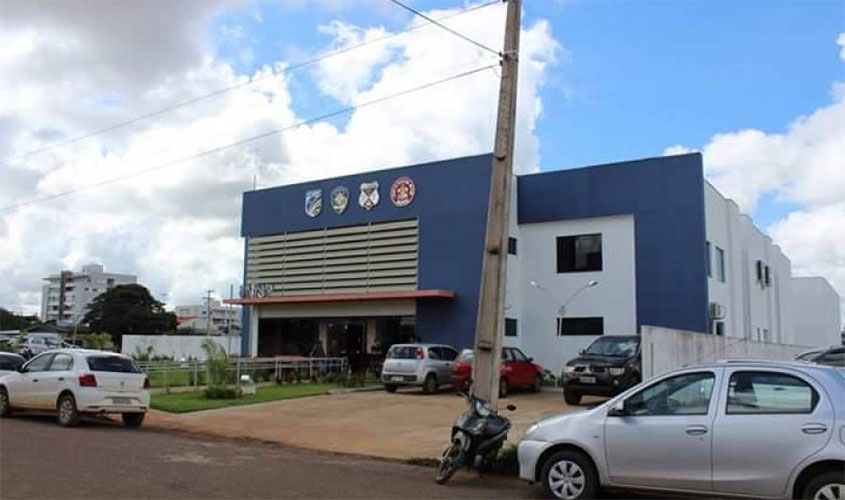 Ladrões rendem dono de mercadinho e fogem levando mercadorias no carro da vítima