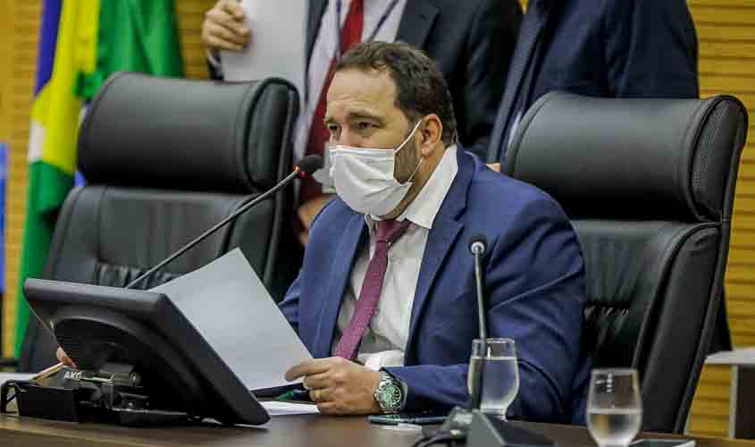 Presidente Alex Redano garante R$ 200 mil para material pedagógico para Alto Paraíso 