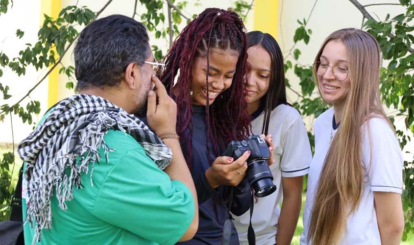 Associação Diversidade Amazônica capacita alunos com oficina de fotografia