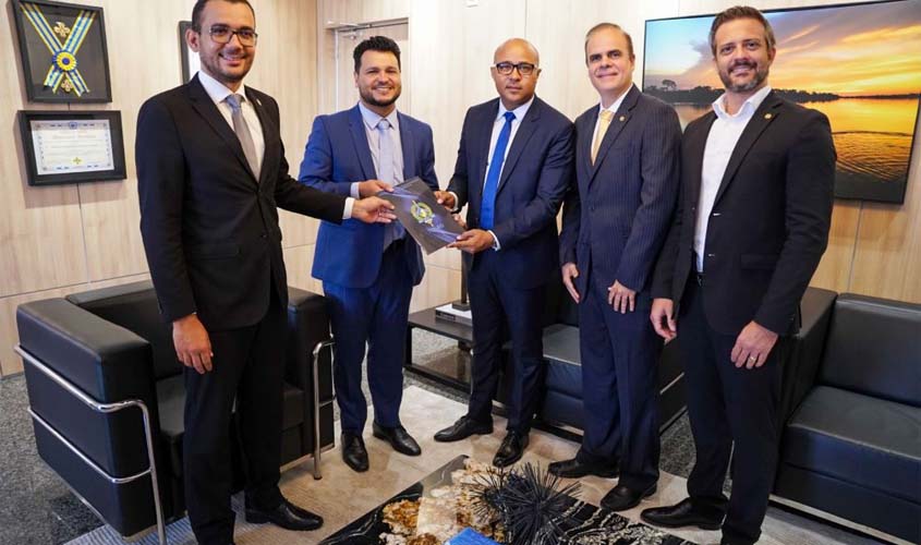 Presidente da Alero destaca integração institucional em encontro com membros do TCE-RO