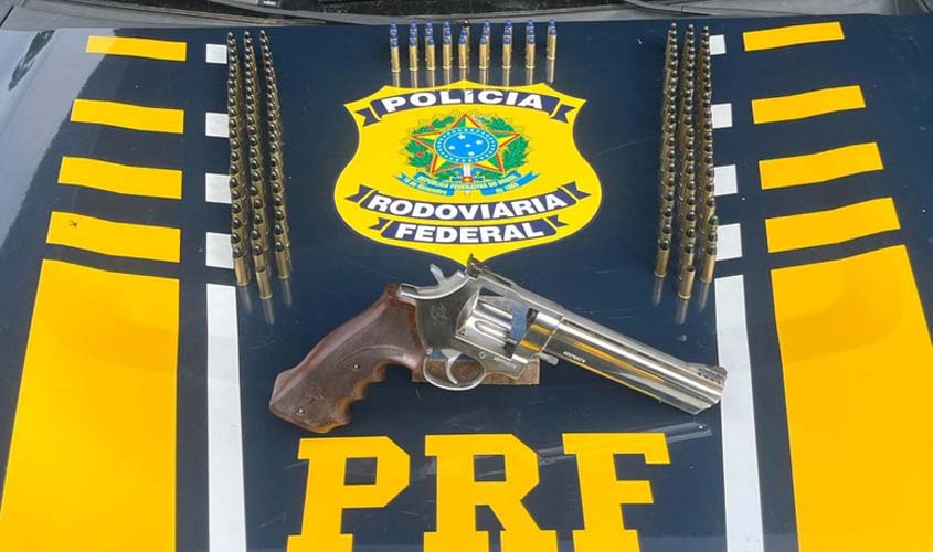 Em Vilhena/RO, PRF apreende arma de fogo