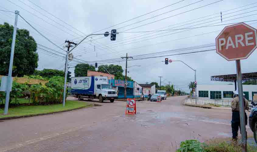 Semáforo na Rio de Janeiro com Mané Garrincha começa a funcionar nesta quarta (26)