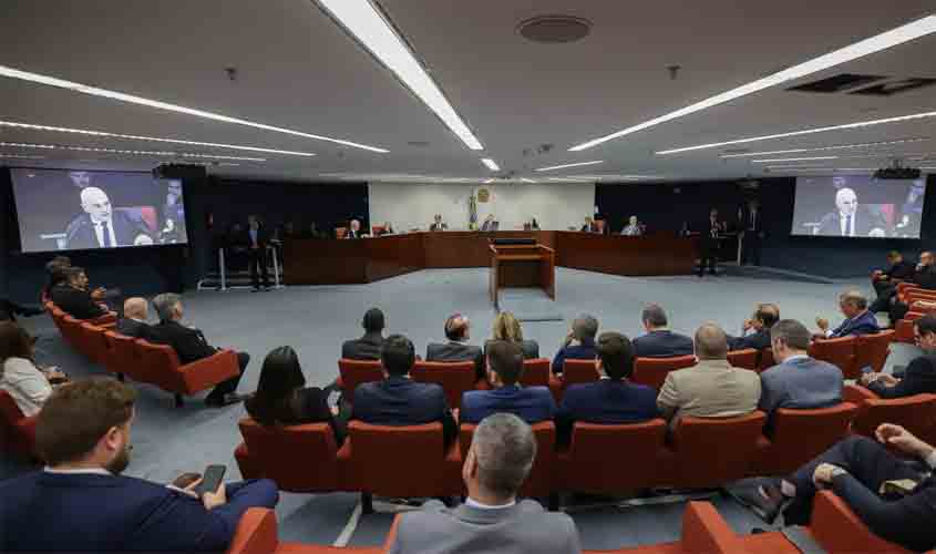 Por unanimidade, turma do STF torna Bolsonaro e mais 7 réus por golpe