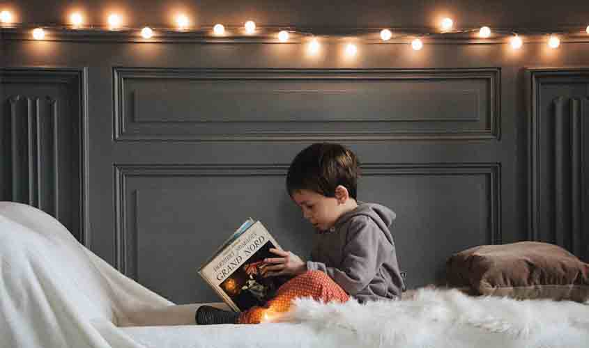 Saiba o que fazer quando seu filho faz xixi na cama