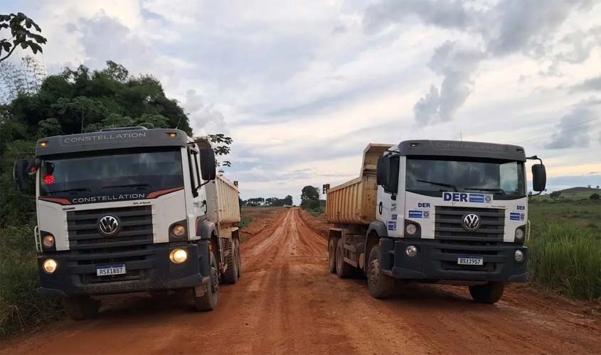 Manutenção nas rodovias RO-458 e RO-140 no Vale do Jamari