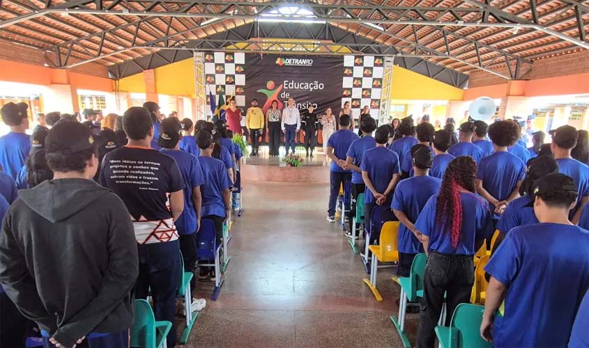 Jovem Condutor prepara jovens para melhorar o trânsito em RO