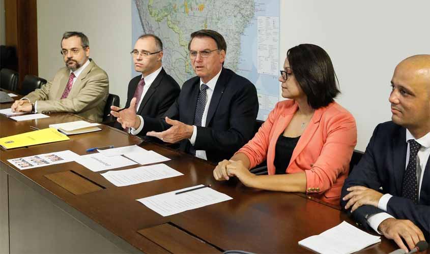 Ministro diz que risco de não ter Enem está totalmente afastado