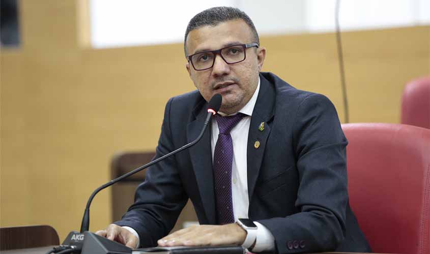Alex Silva pede isenção de cobrança do ICMS de templos religiosos em Rondônia