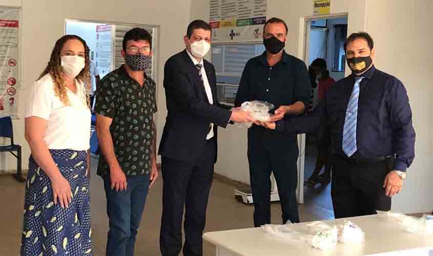 OAB entrega máscaras de VNI em Alvorada do Oeste
