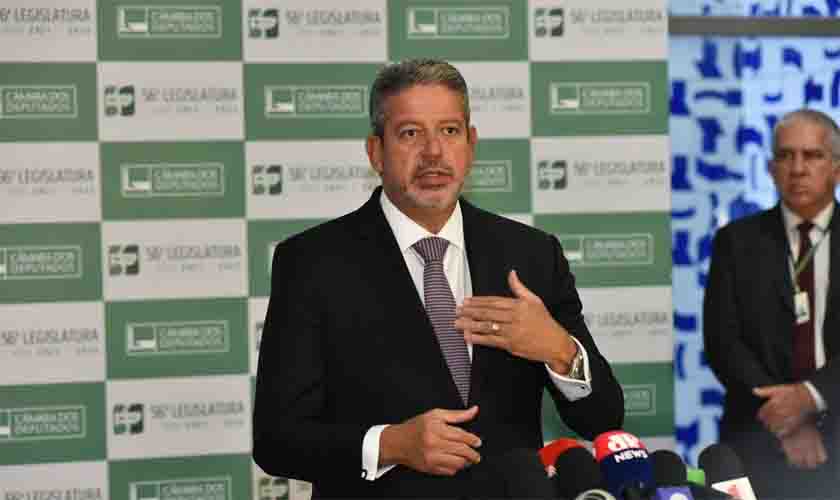 Presidente da Câmara: decisão sobre cassação de mandato é do Congresso