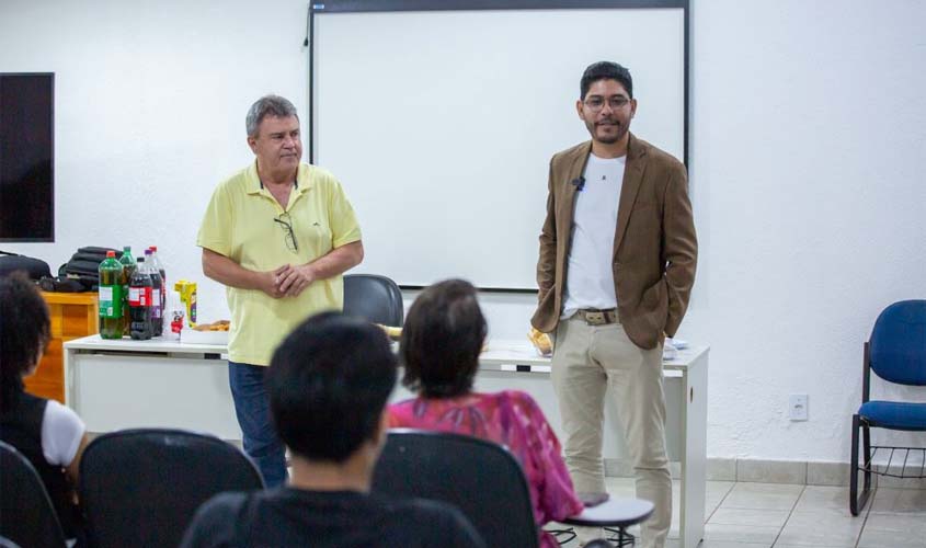 Conclusão e entrega de certificados de três cursos na Escola do Legislativo