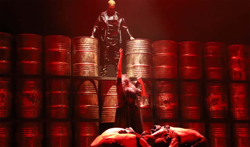 Espetáculo 'Bizarrus' reestreia após 7 anos e evidencia o trabalho de ressocialização através da arte